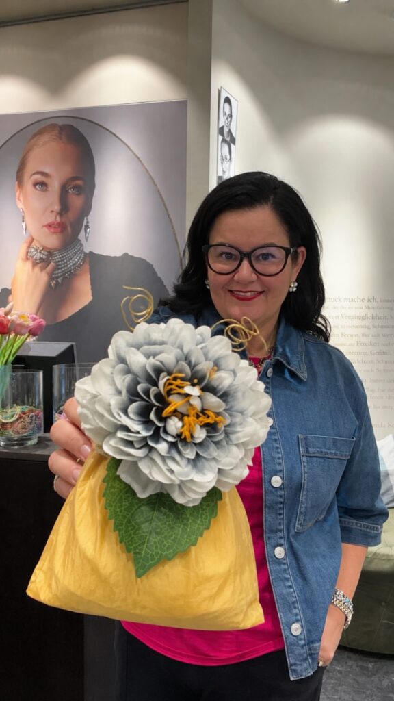 KONPLOTT Schmuck – Streu Glitzer Drauf, Constanze Becker-Linz