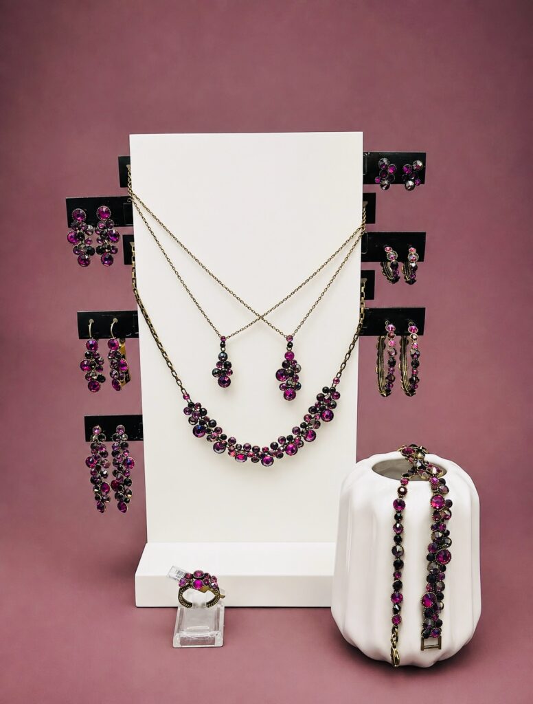 KONPLOTT Schmuck – Streu Glitzer Drauf, Constanze Becker-Linz